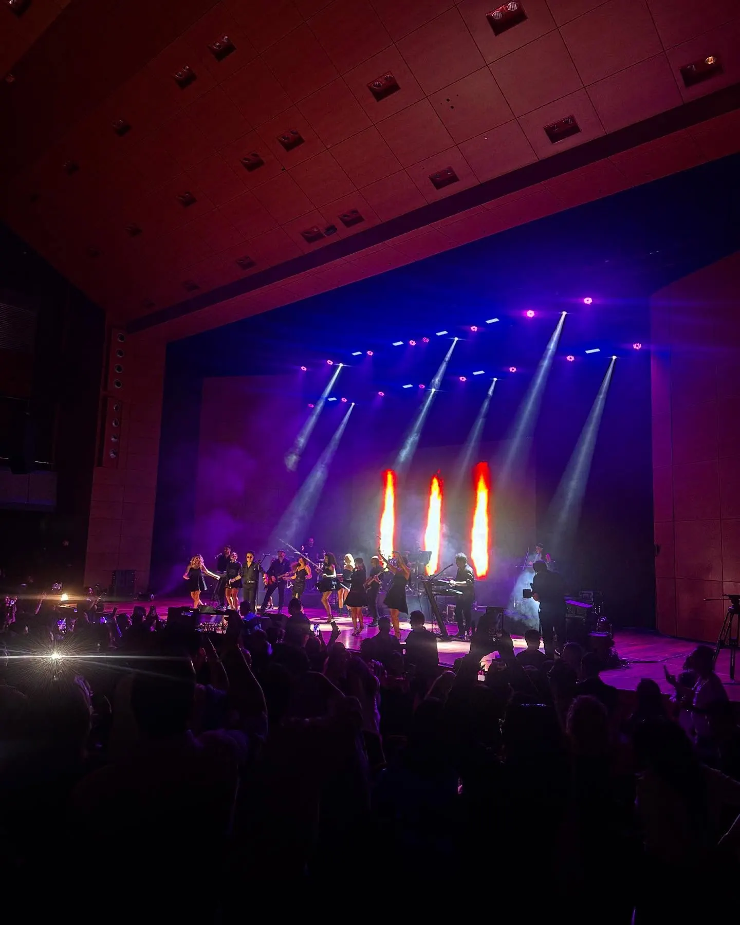 Sahne ışık tasarımı ve performans anı